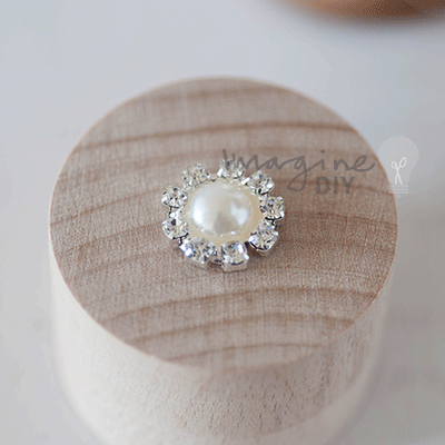 Pearl & Crystal Round