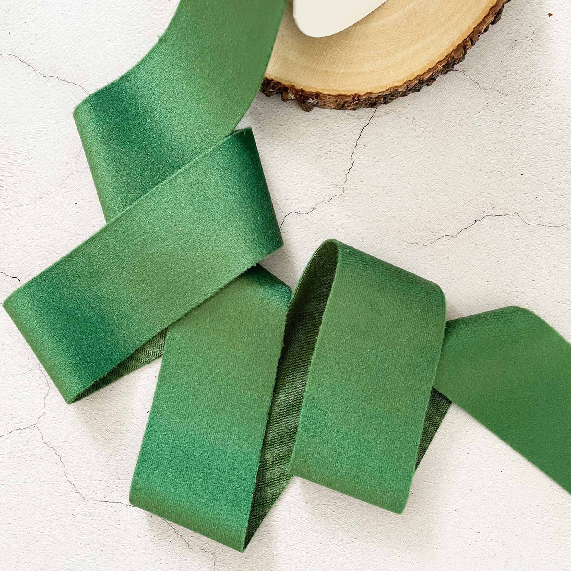 Deluxe Emerald Green Velvet Ribbon 25mm - 1 Meter - Imagine DIY