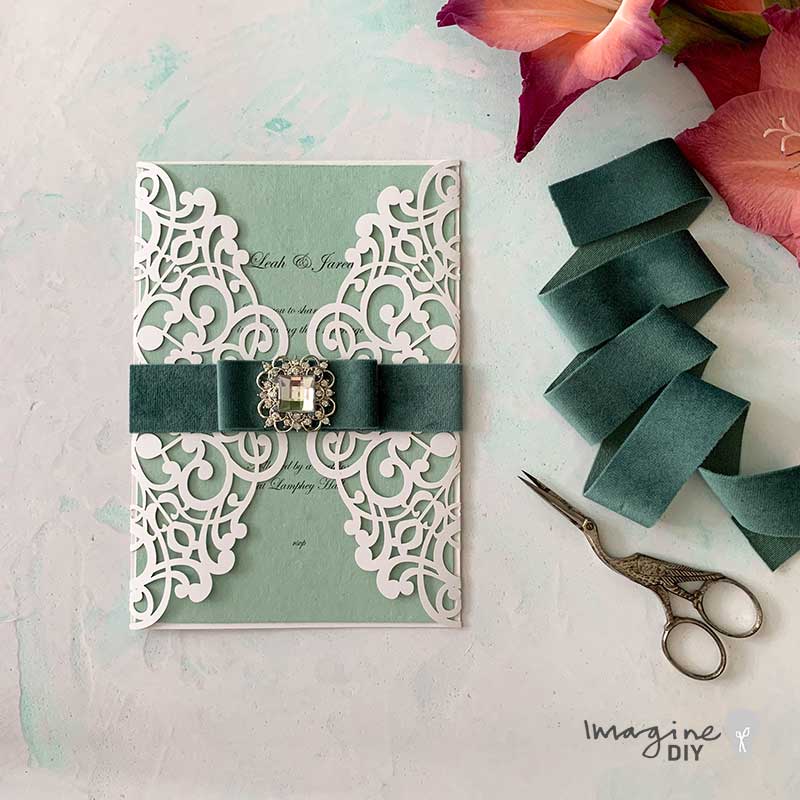 DIY_wedding_invitation_in_green_and_white
