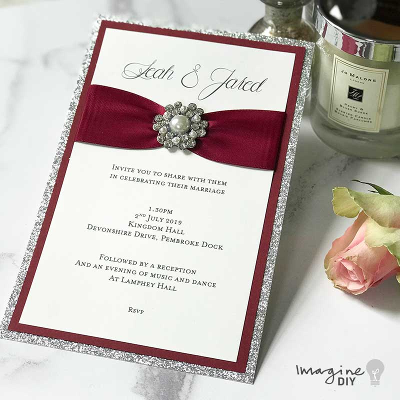 DIY_wedding_invitation_with_silver_glitter