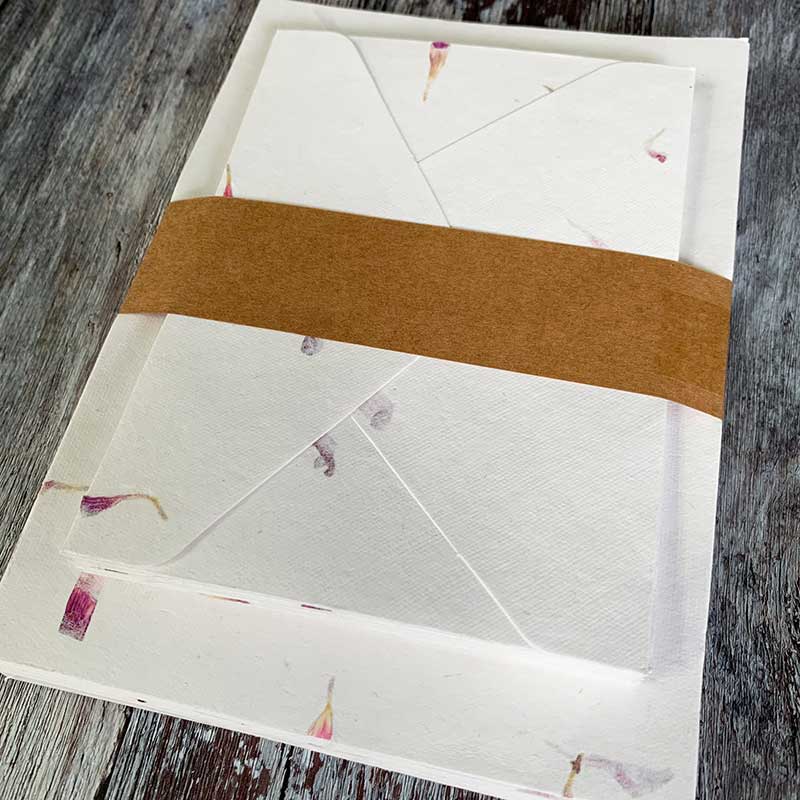 Handmade-paper-and-envelopes-with-flowers
