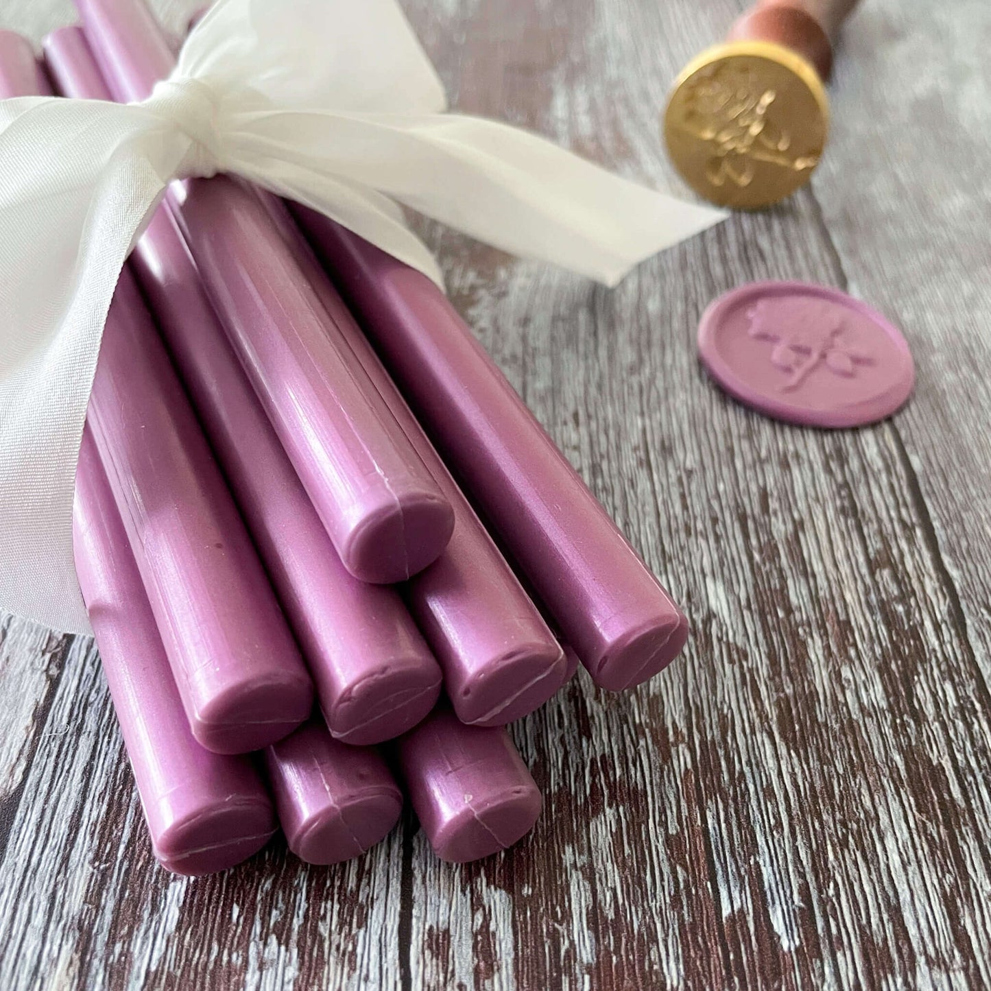 vintage-purple-sealing-wax-sticks