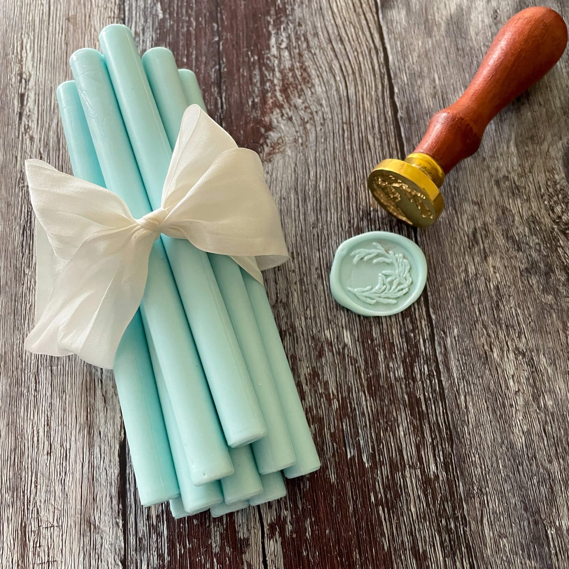 light-turquoise-sealing-wax-sticks