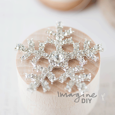 Icicle_snowflake_crystal_decoration_winter_theme_diy_wedding_stationery