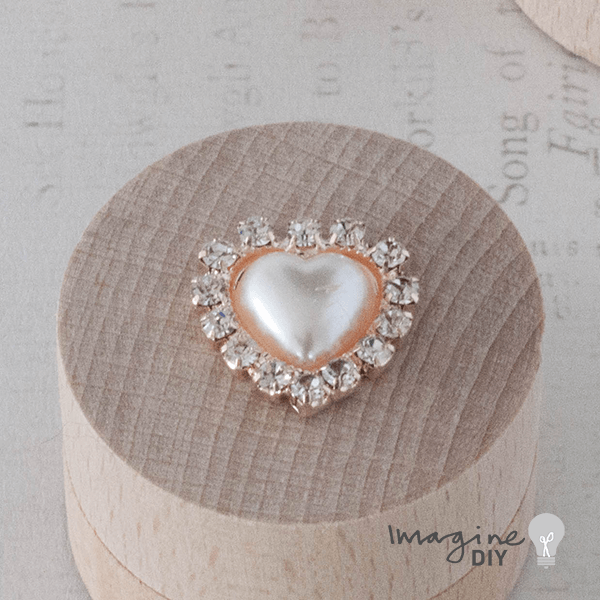 Rose_gold_pearl_and_crystal_heart_embellishment