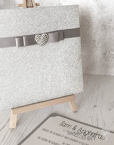 Silver_glitter_pocket_with_heart-small