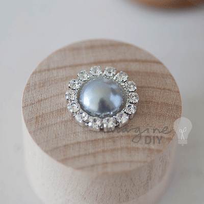 Sterling_round_cyrstal_and_pearl_embellishment_with_silver_centre