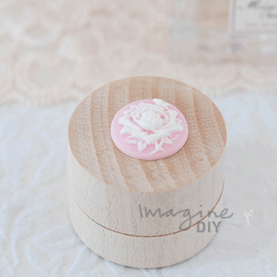 Victoria_rose_pink_cameo_with_white_rose_decoration_diy_wedding