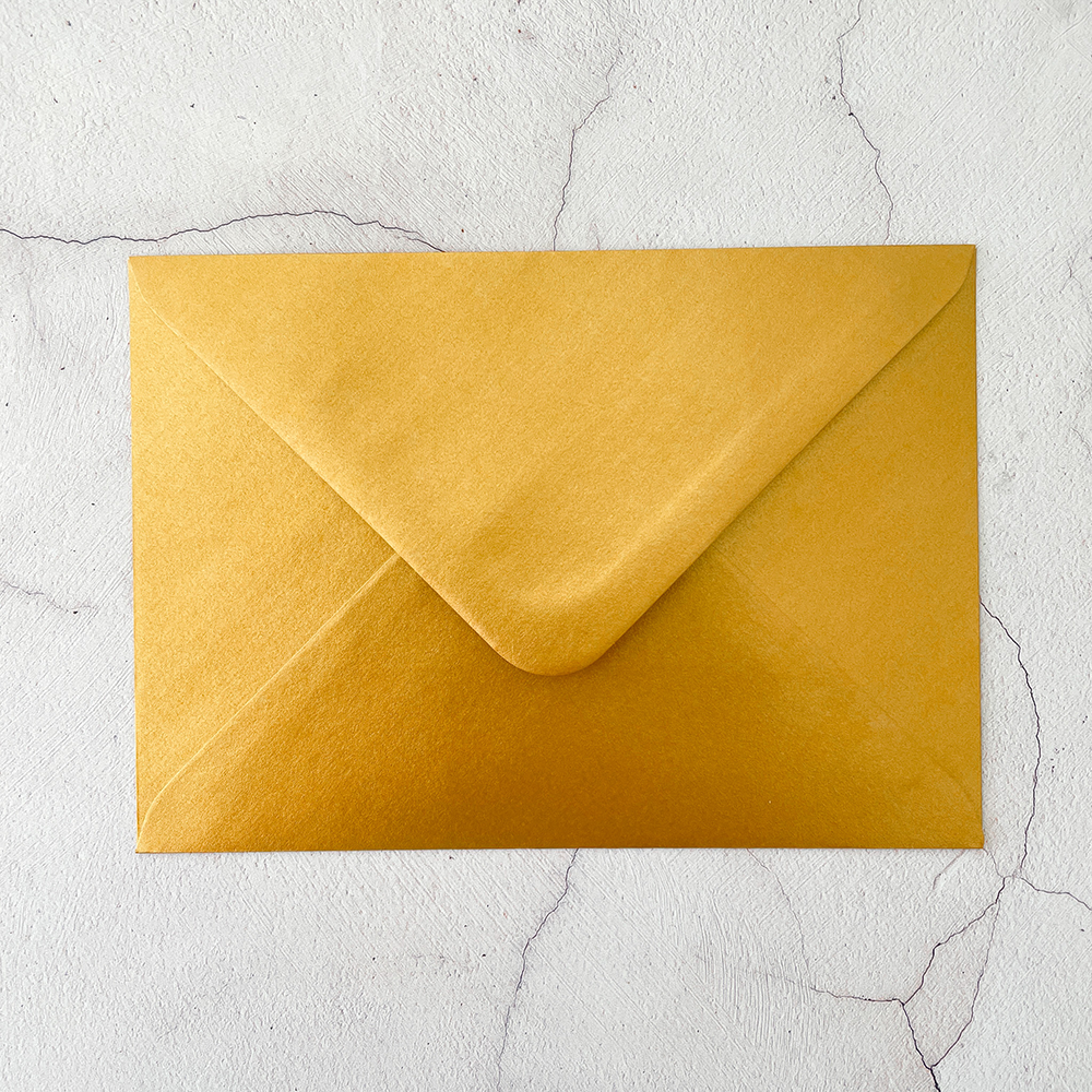 c6-envelope-in-centura-pearl-gold