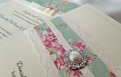gorgeous_floral_wedding_stationery_with_pearl_details