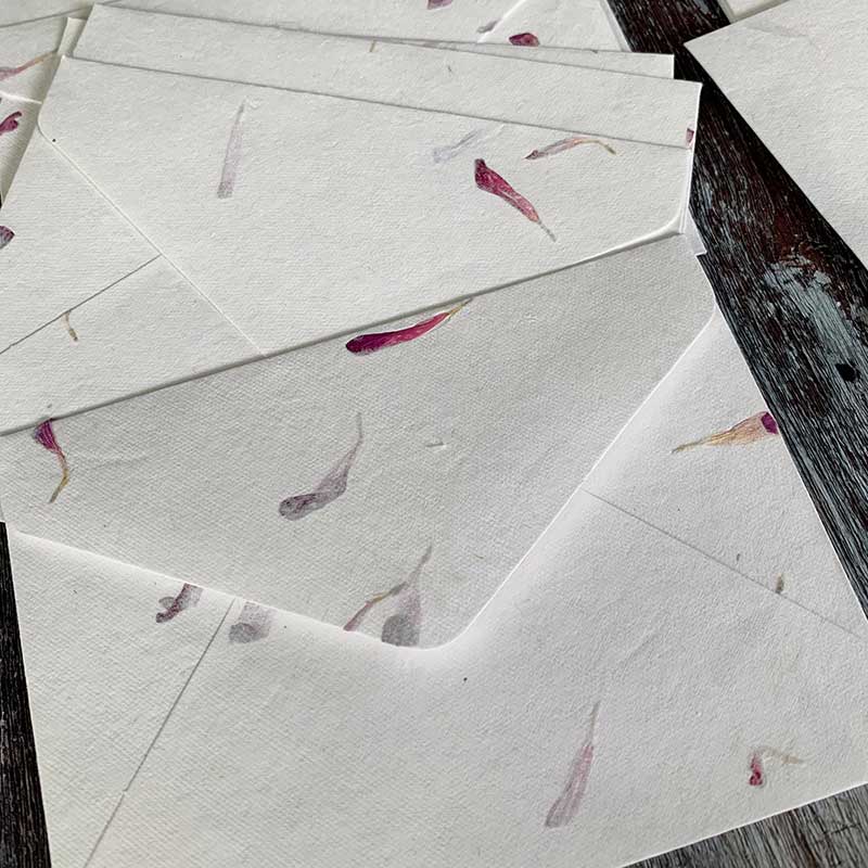 handmade-paper-envelopes-with-flowers