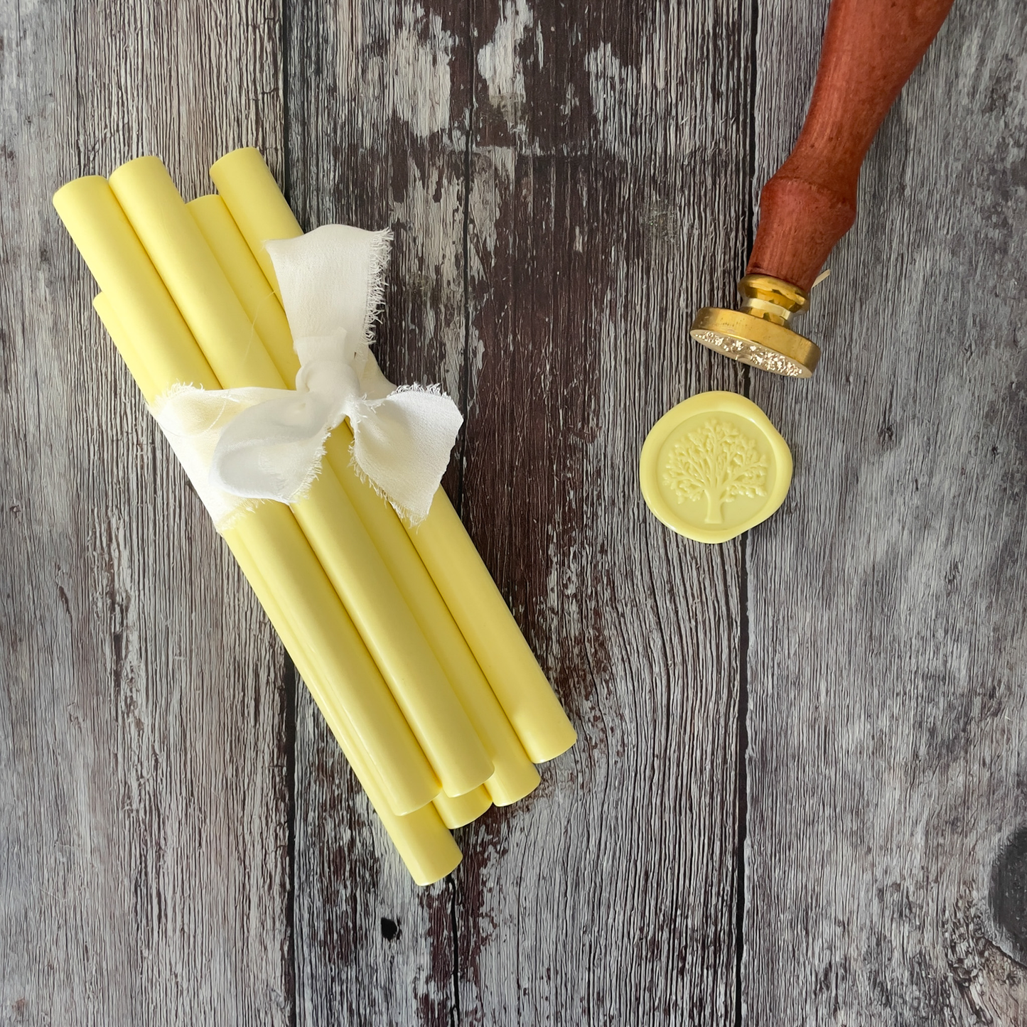 lemon-yellow-sealing-wax-stick